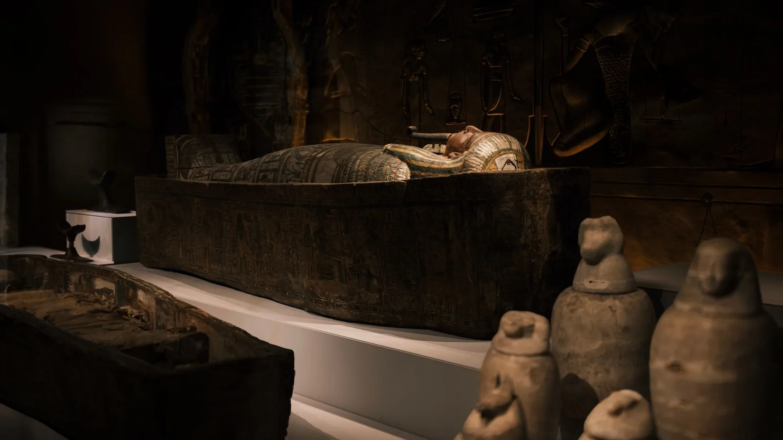 An ancient Egyptian royal statue